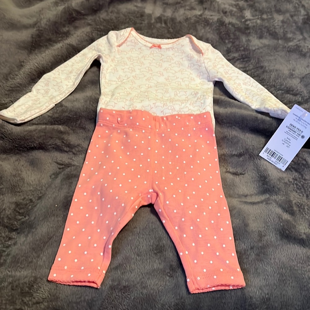 Carters 2 piece NB infant girls outfit.  Top is white with tiny pink elephants.